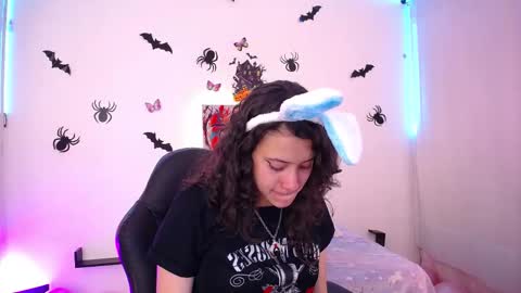 Emili Russo online show from October 30, 7:48 pm