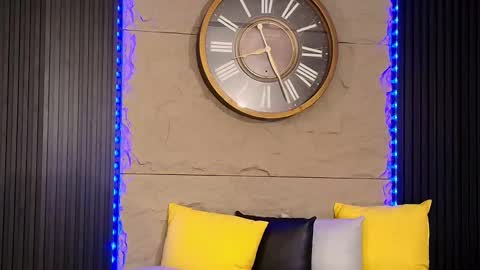 Emily online show from April 15, 6:25 am