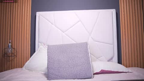 Emily online show from April 5, 11:20 am