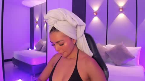 emily_tolson online show from July 17, 7:17 pm