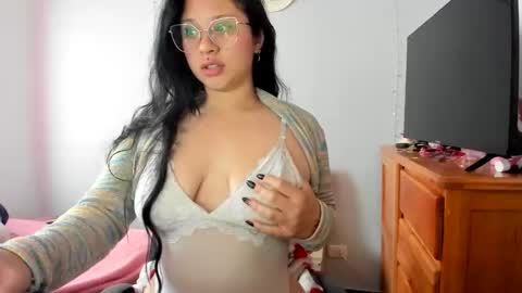 emily_vixen_ online show from October 23, 11:16 am