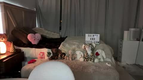 emilyfawn online show from May 8, 5:32 am