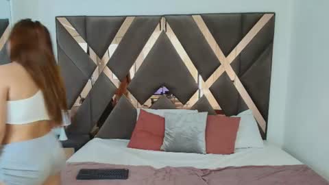 emilygracce online show from June 13, 1:41 pm