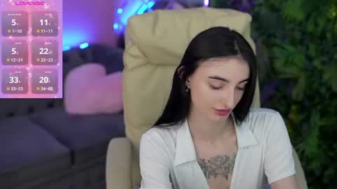 emilyymoon online show from June 11, 7:05 am