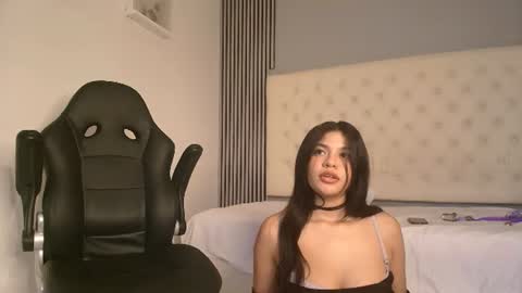 emma_and_aysha online show from June 28, 8:48 pm