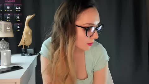 emma_groot online show from December 13, 1:55 pm