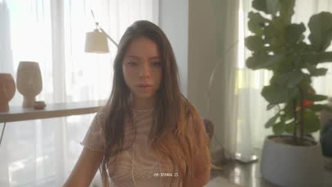 emma_lu1 online show from April 14, 10:10 pm