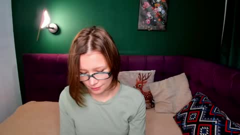 Emma 3 online show from April 16, 1:39 am