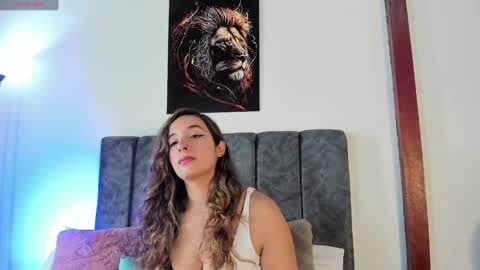 emmamiller_01 online show from January 4, 1:31 pm