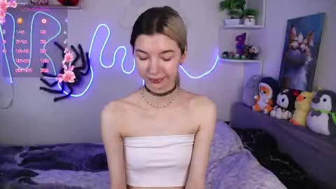 emmie_everly online show from June 14, 1:33 pm