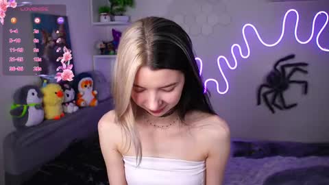 emmie_everly online show from April 16, 9:39 pm