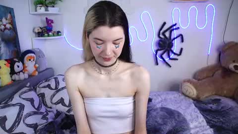 emmie_everly online show from July 11, 1:00 pm