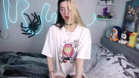 emmie_everly online show from June 19, 1:47 pm