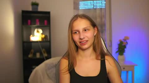 Emmie online show from April 1, 1:41 pm