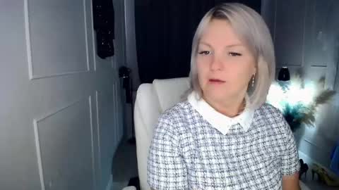 emmmam online show from April 15, 8:15 am