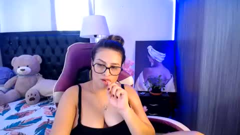 Esmeralda online show from June 12, 5:54 pm