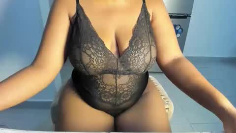 Esme online show from December 19, 4:10 pm