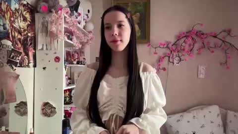 estellezdebski online show from July 7, 2:42 pm
