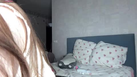 eva varnerr online show from March 8, 8:46 pm