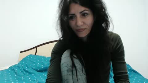 hornycrissyyourlove online show from April 12, 1:52 am