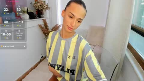 Eva K online show from April 13, 6:36 am