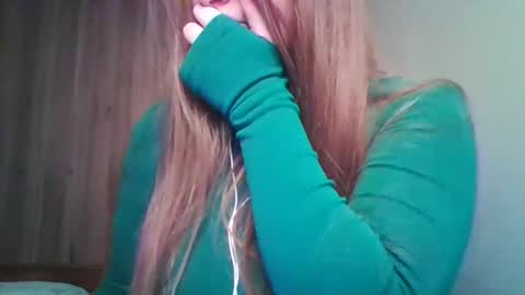 evasapples2026 online show from April 8, 8:33 pm