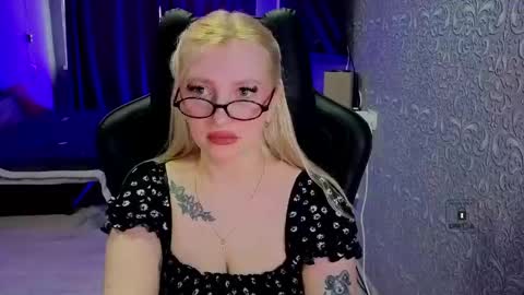 evavibe online show from April 10, 7:47 am