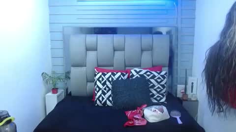 evelin zaens online show from March 17, 4:05 am