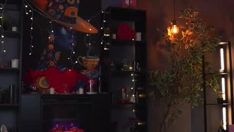 Evelyn online show from March 21, 7:08 pm