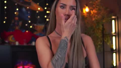 Evelyn online show from March 14, 7:15 pm