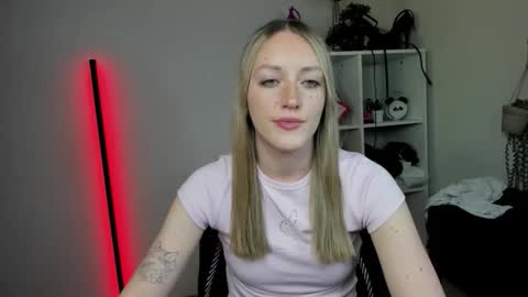 evelynblond online show from April 13, 12:28 pm