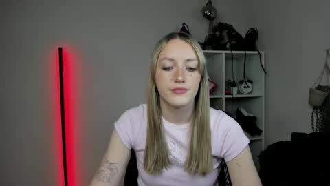 evelynblond online show from April 8, 12:40 pm