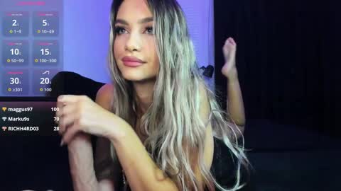 Evelynvlove online show from March 24, 12:16 am