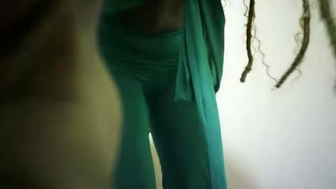 faizah_ online show from May 10, 5:42 am