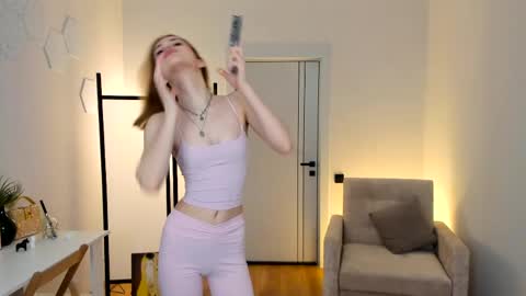 Daniela online show from May 30, 1:42 pm