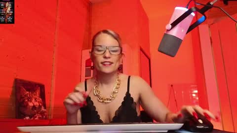 Lady online show from April 15, 6:19 pm