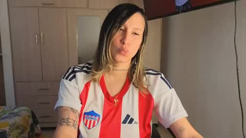 F I O R E L L A  online show from April 20, 7:39 pm