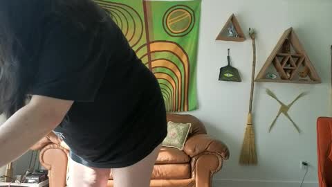 forestdarling online show from April 5, 5:01 pm