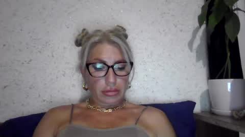 fox_red_lady7 online show from June 16, 8:10 pm