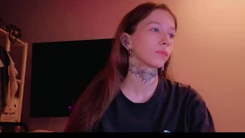 fran_bow online show from April 25, 4:48 pm