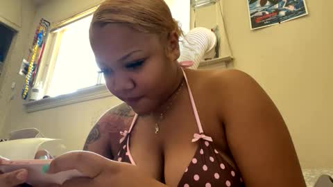 Freakymaa online show from May 18, 9:21 pm