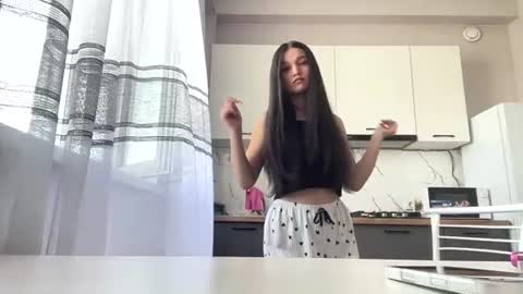 Mia online show from June 16, 5:08 am