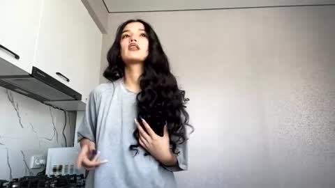 Mia online show from June 12, 5:26 am