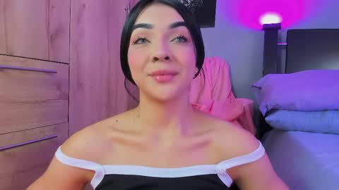 Gabriela Evans MS online show from April 4, 6:29 pm