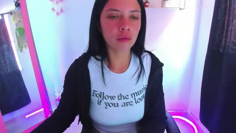 giaaaa   online show from March 19, 5:50 pm