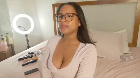 Gianella  online show from May 12, 2:53 am
