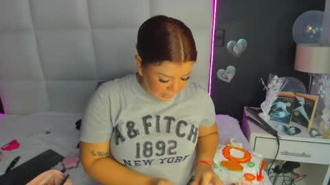 Gigi  online show from May 6, 1:37 pm