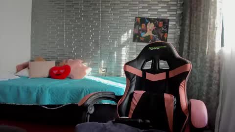 Ginger online show from April 4, 9:24 pm