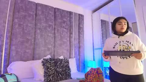     online show from March 6, 11:27 am