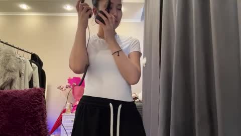 Mia online show from March 18, 10:53 am